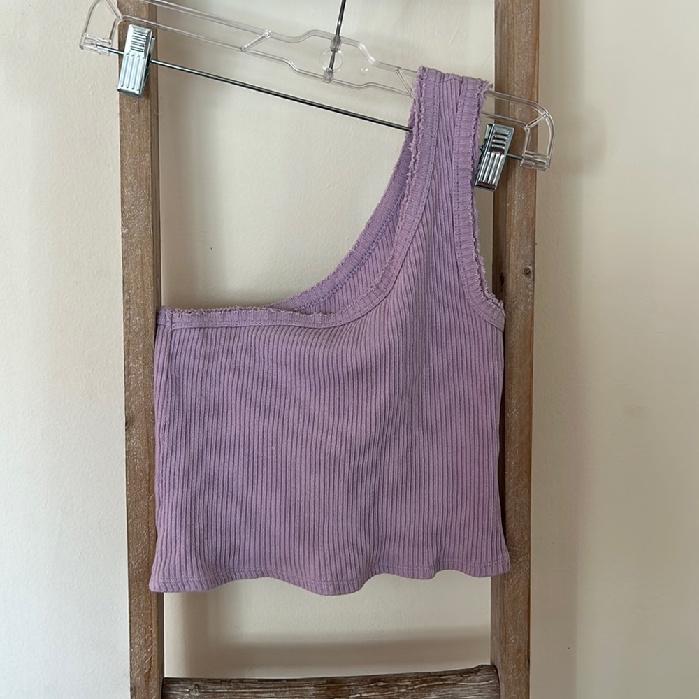One shoulder crop top